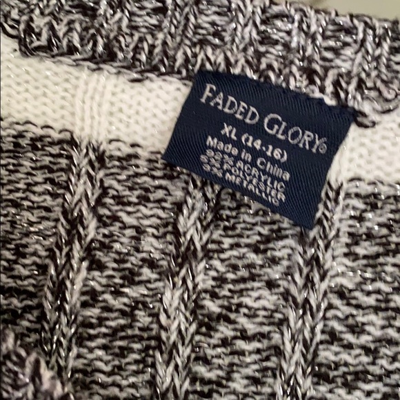 Junior top black and white sweater - Picture 2 of 3